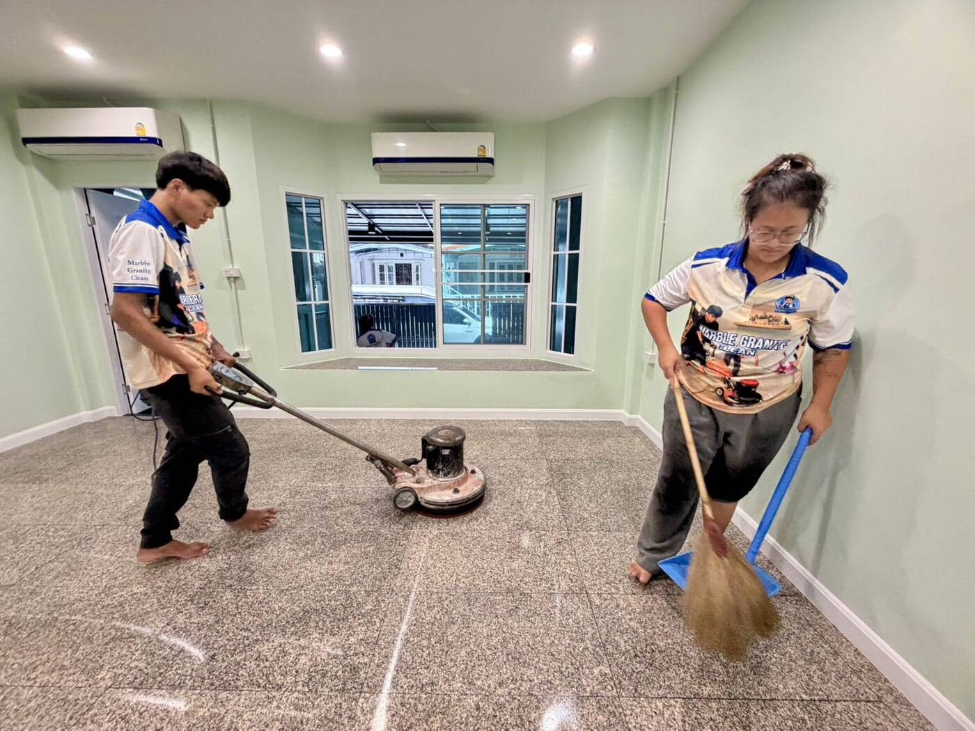 ทีมงานขัดพื้นหินขัดบ้าน