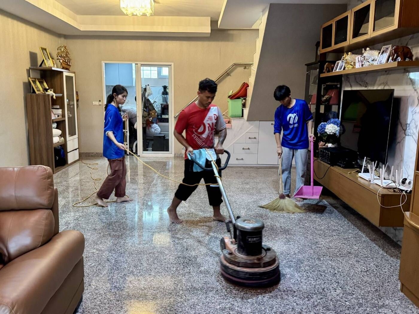 ขัดพื้นหินขัดห้องนั่งเล่น